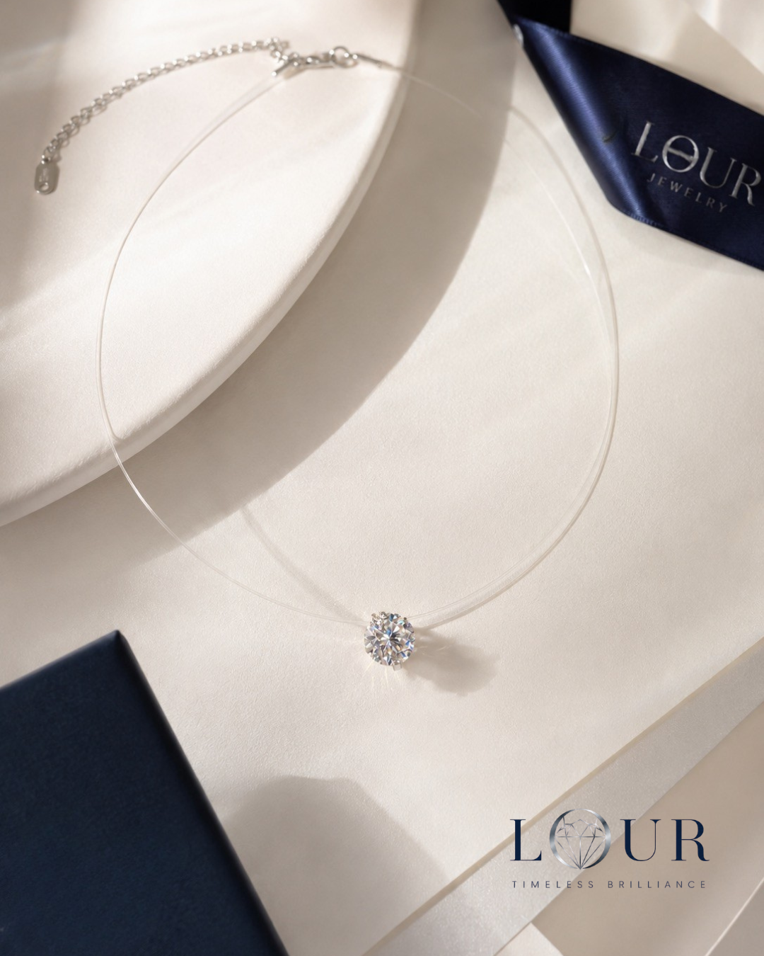 Lumière Invisible Pendant Necklace 2 ct - Image 2