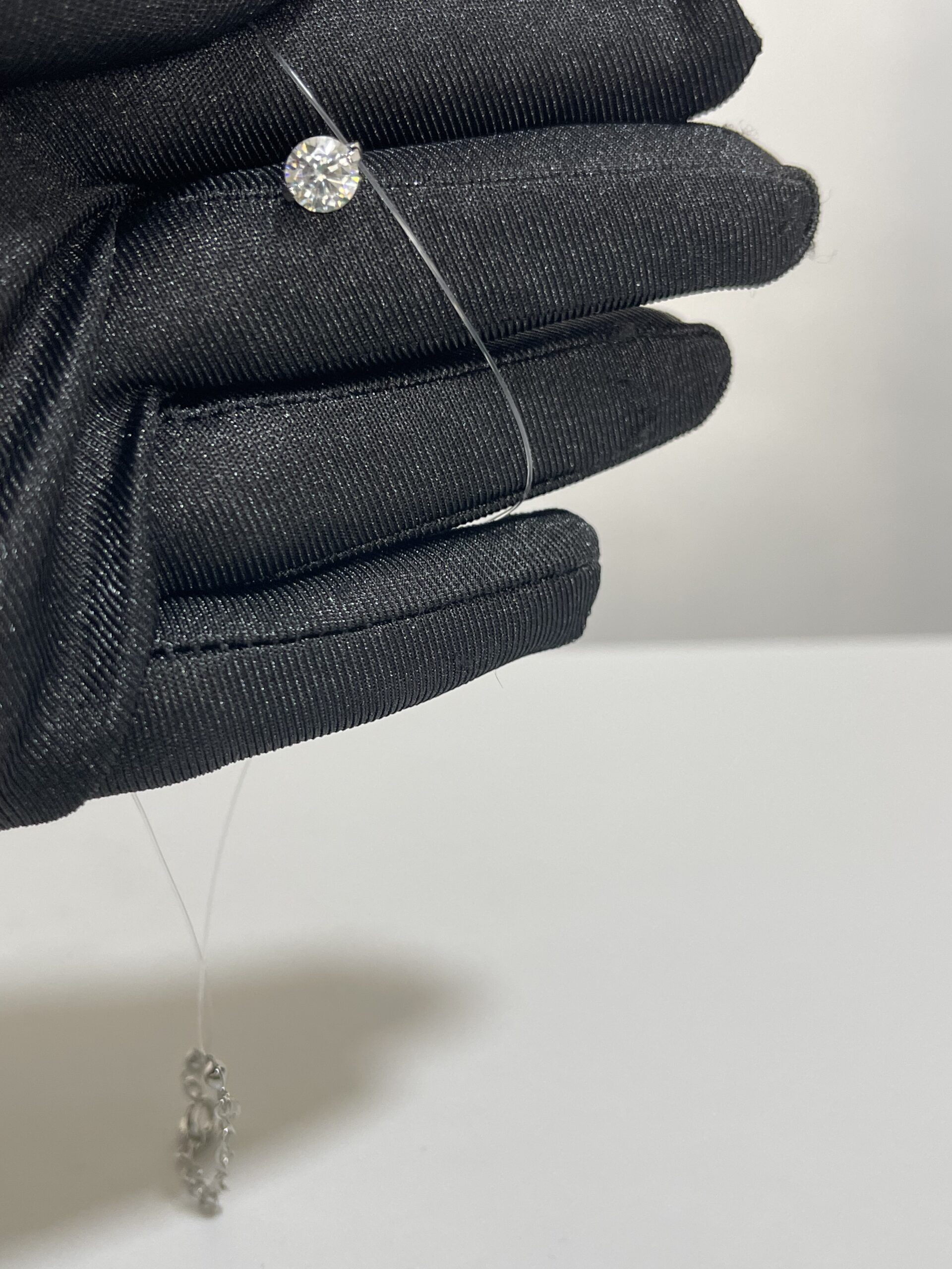 Lumière Invisible Pendant Necklace 2 ct - Image 3
